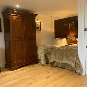 5* Gasthof 23 Mayfield
